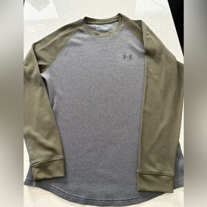 EUC Men’s Under Armour Thermal Shirt
